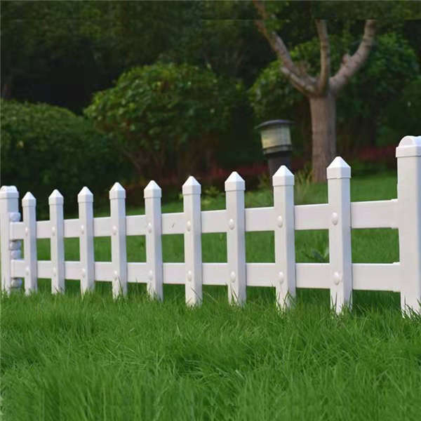 PVC學(xué)?；ǔ刈o(hù)欄 塑鋼草坪圍欄籬笆欄 墨綠色綠化帶柵欄